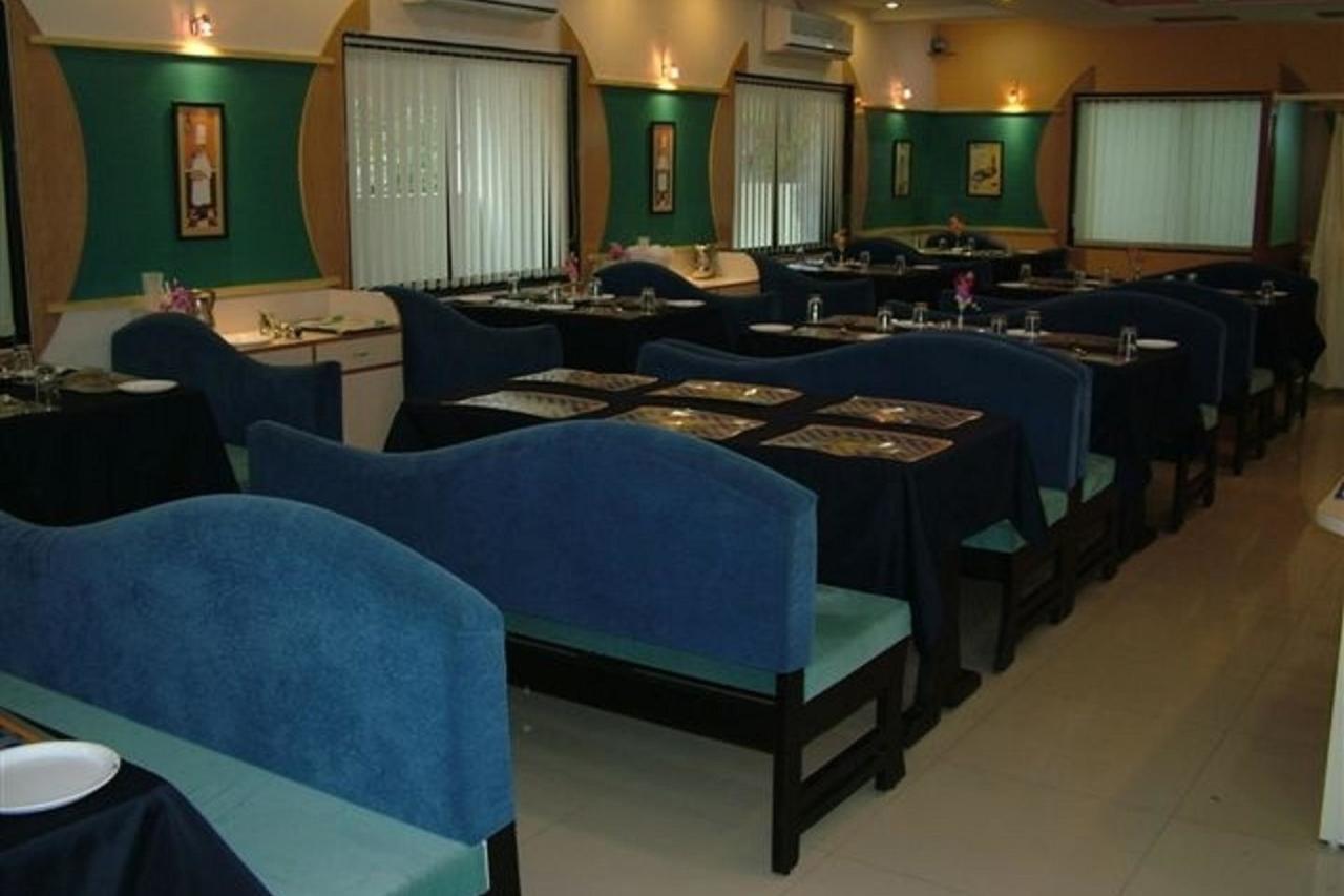Hotel Dwaraka Residency Kākināda Exterior foto